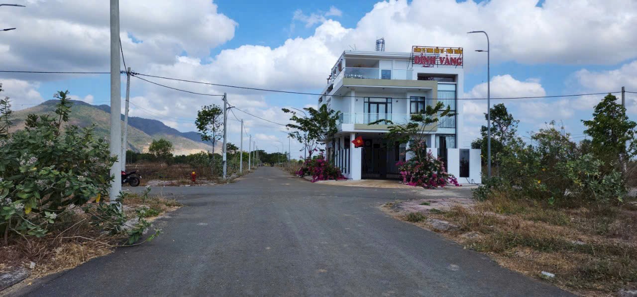 Chính chủ bán nhanh 05 lô đất trục chính lan anh 6, tam long, HCM.