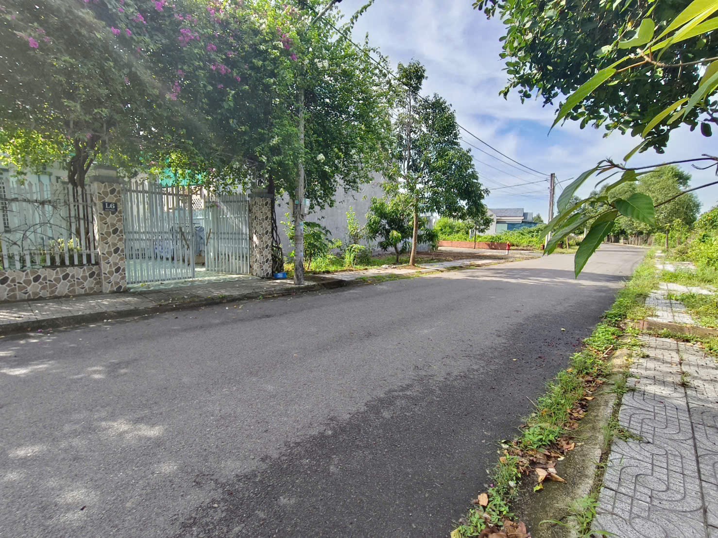Bán đất tặng nhà cấp 4, tam long, HCM.